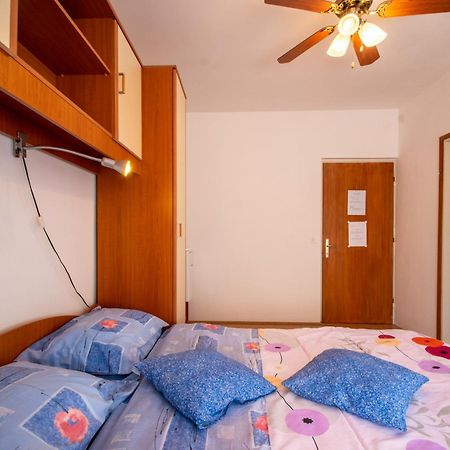 Apartments And Rooms With Parking Space マリ・ストン 部屋 写真
