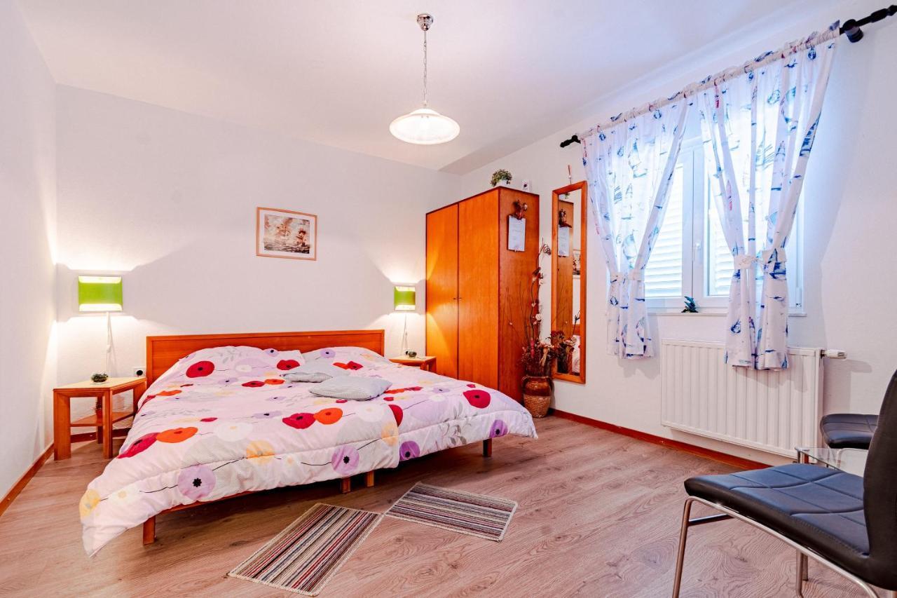 Apartments And Rooms With Parking Space マリ・ストン エクステリア 写真