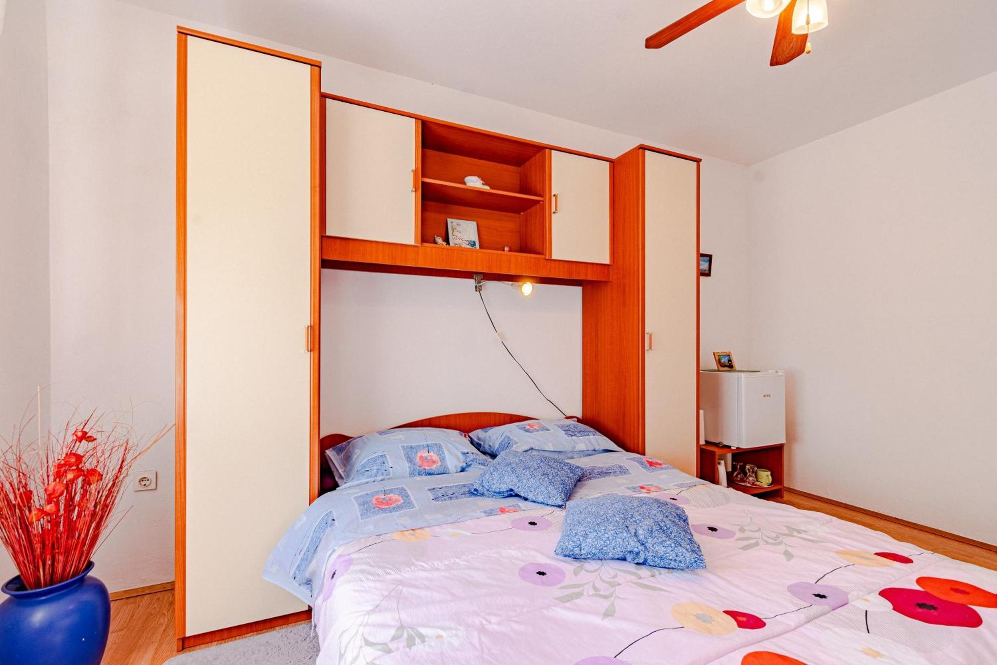 Apartments And Rooms With Parking Space マリ・ストン 部屋 写真