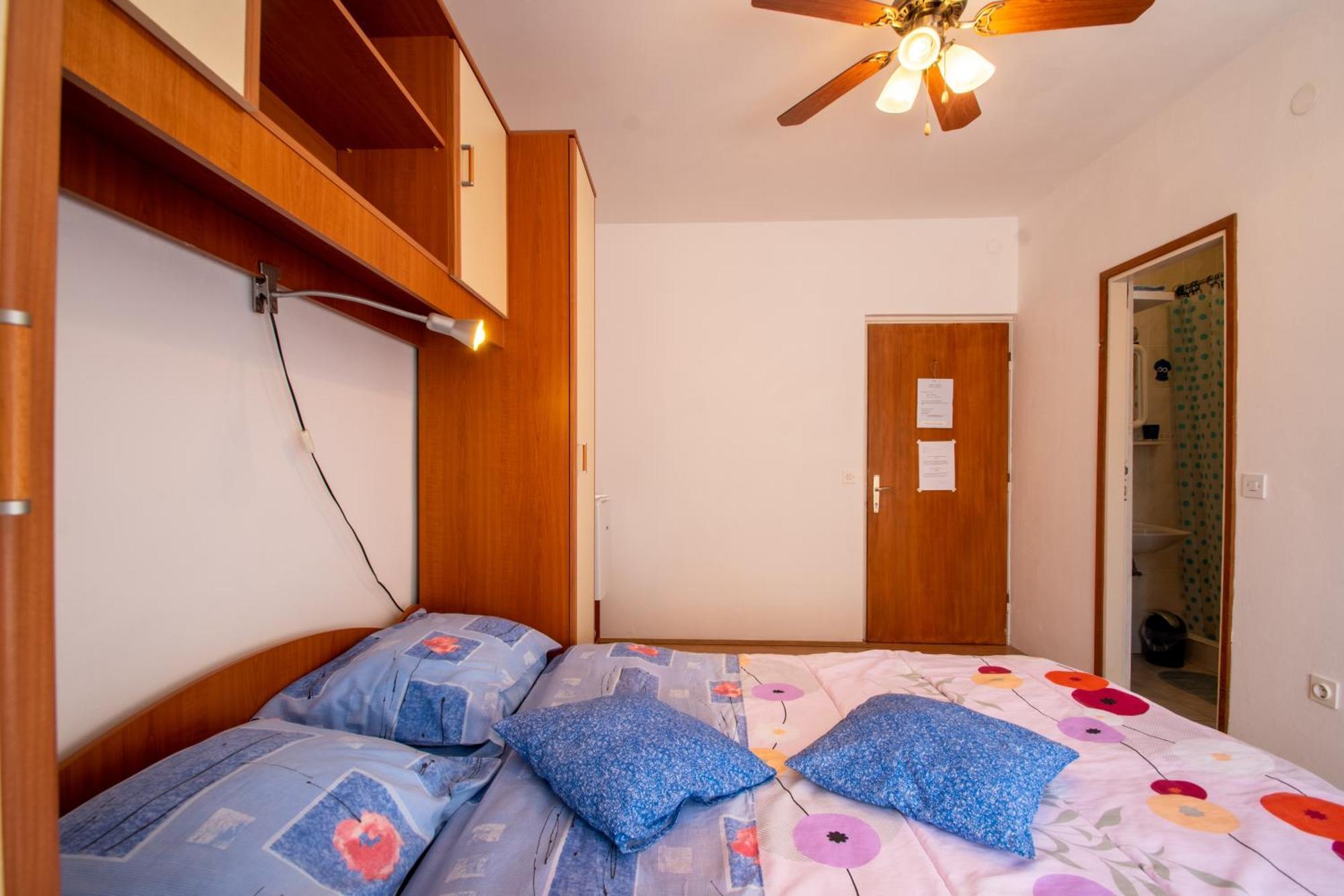 Apartments And Rooms With Parking Space マリ・ストン 部屋 写真