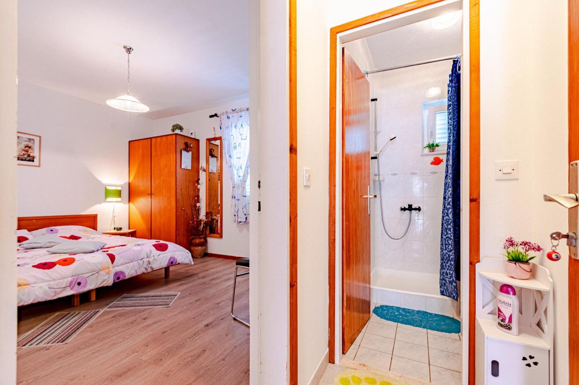 Apartments And Rooms With Parking Space マリ・ストン 部屋 写真